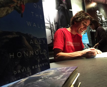 honnold_signing_portsmouth_coffeetapeclimb