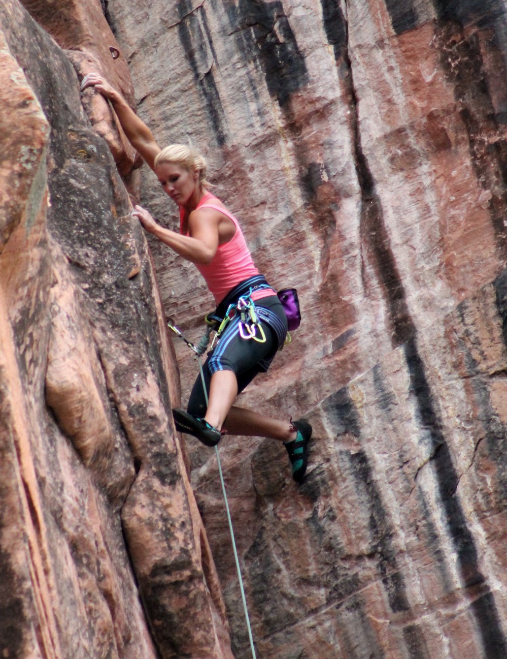 women_climbing_coffeetapeclimb.jpg